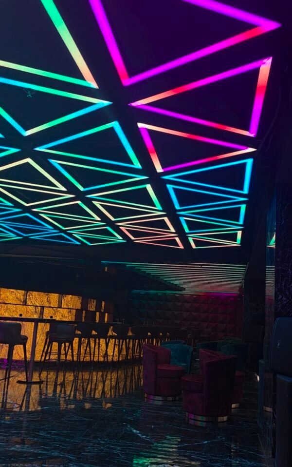 Led triangular hanging light - Image 1