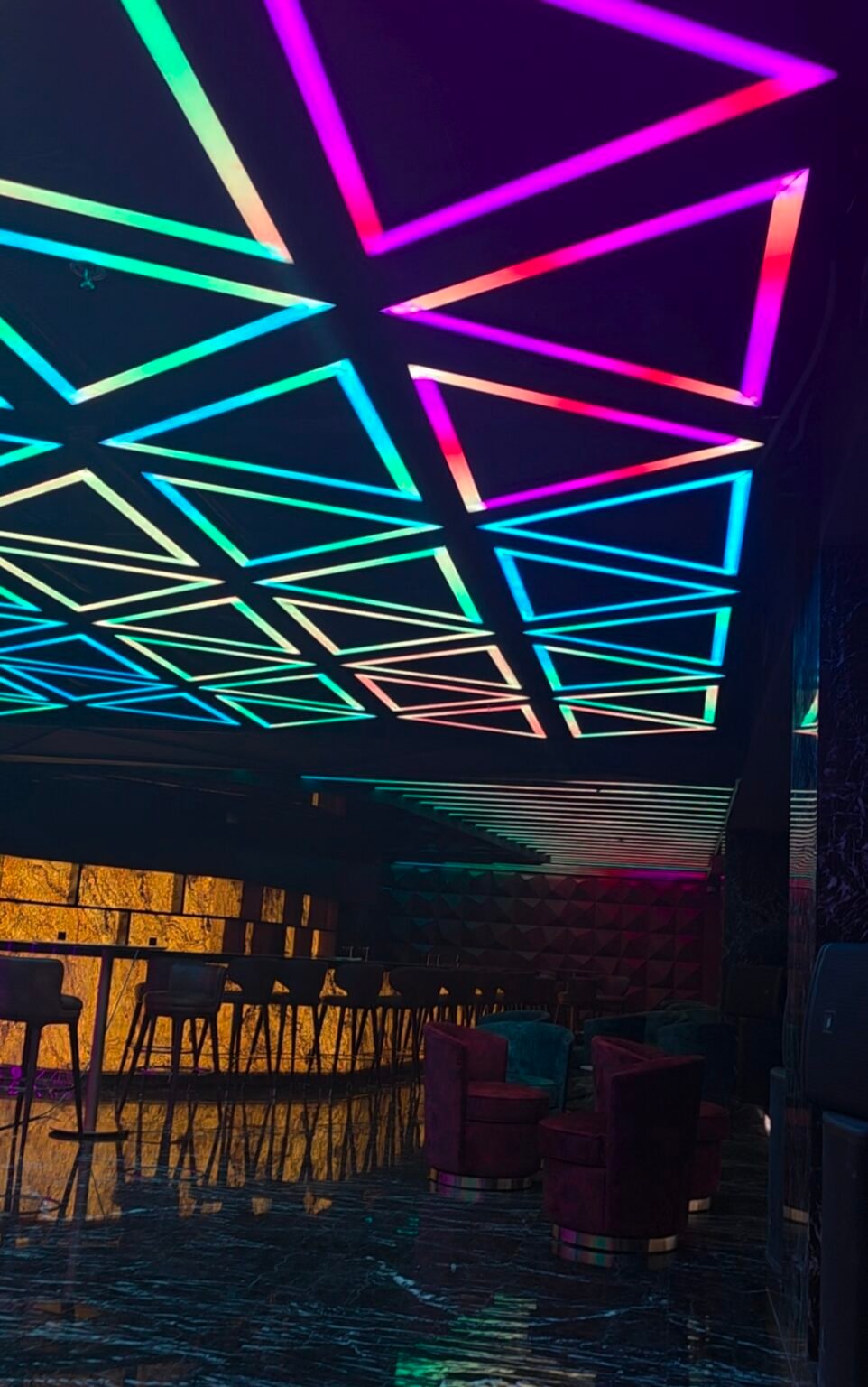 Large Triangular Led Lights Led triangular hanging light - Newon