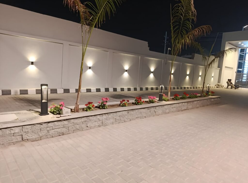 wall mounted outdoor facade light