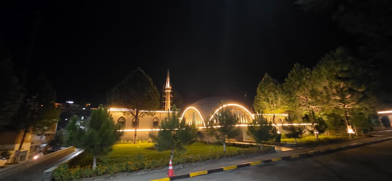 Shah Khalid Mosque Muzaffarabad warm white facade lighting dome minarets by Newon Pakistan